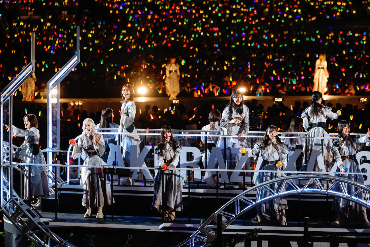 「4th YEAR ANNIVERSARY LIVE」でパフォーマンスする櫻坂46（上山陽介氏撮影）