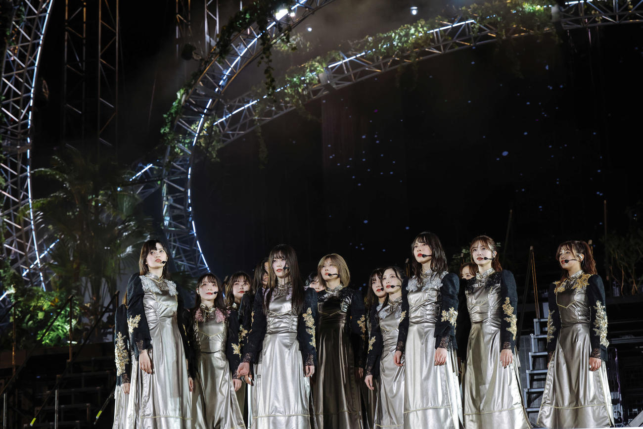 「4th YEAR ANNIVERSARY LIVE」でパフォーマンスする櫻坂46（上山陽介氏撮影）