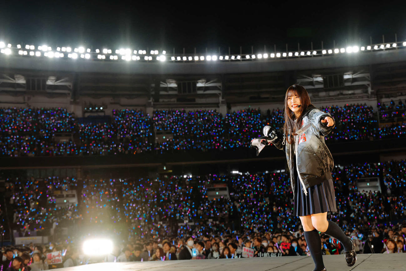 「4th YEAR ANNIVERSARY LIVE」で笑顔を見せる櫻坂46中嶋優月（上山陽介氏撮影）