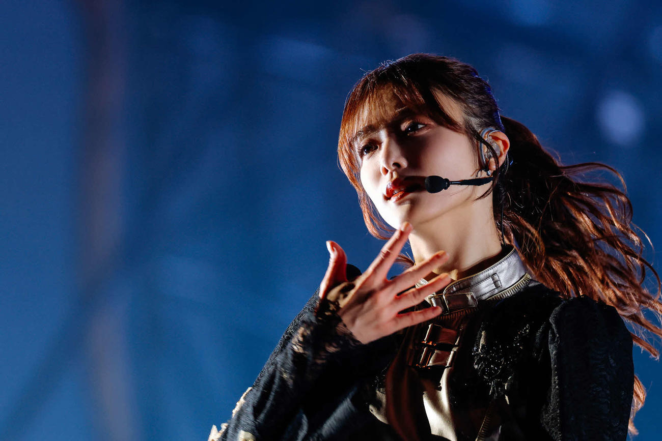 「4th YEAR ANNIVERSARY LIVE」でパフォーマンスする櫻坂46田村保乃（上山陽介氏撮影）