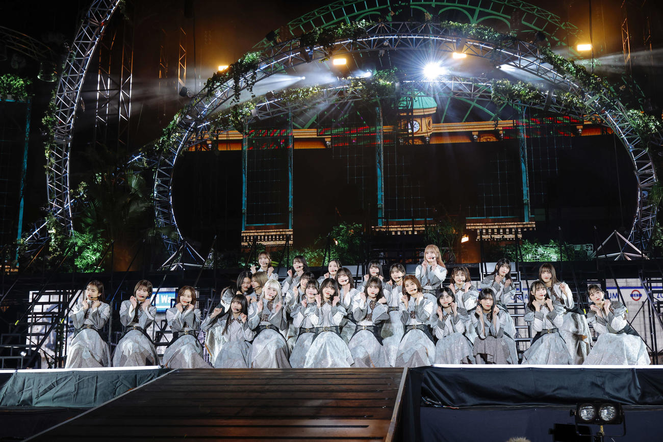 「4th YEAR ANNIVERSARY LIVE」でパフォーマンスする櫻坂46（上山陽介氏撮影）