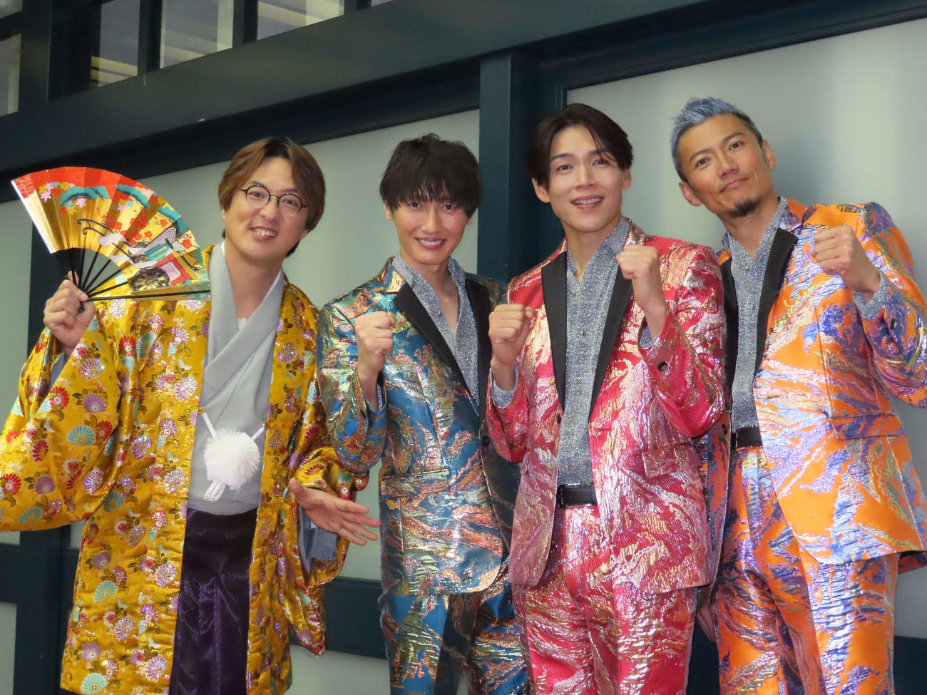 初の日本武道館公演後に取材に応じる純烈。左から酒井一圭、後上翔太、白川裕二郎、岩永洋昭