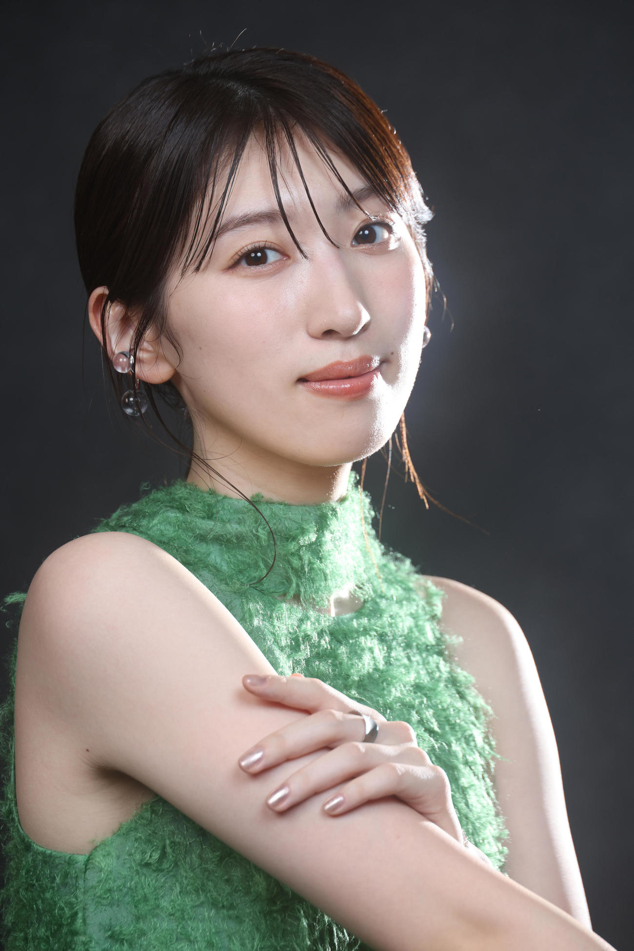 初写真集撮影のエピソードを語る日比美思（撮影・中島郁夫）