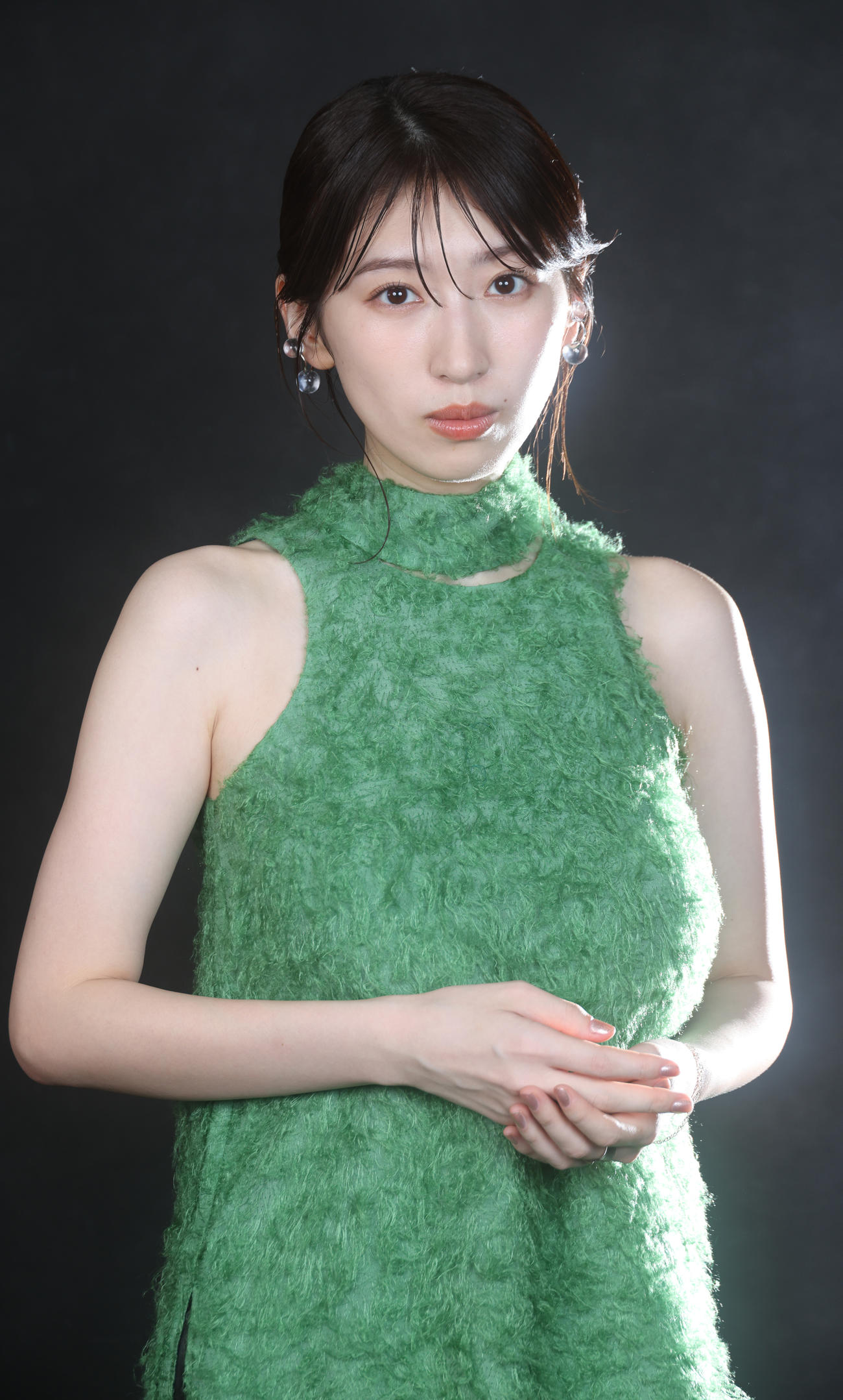 初写真集撮影のエピソードを語る日比美思（撮影・中島郁夫）