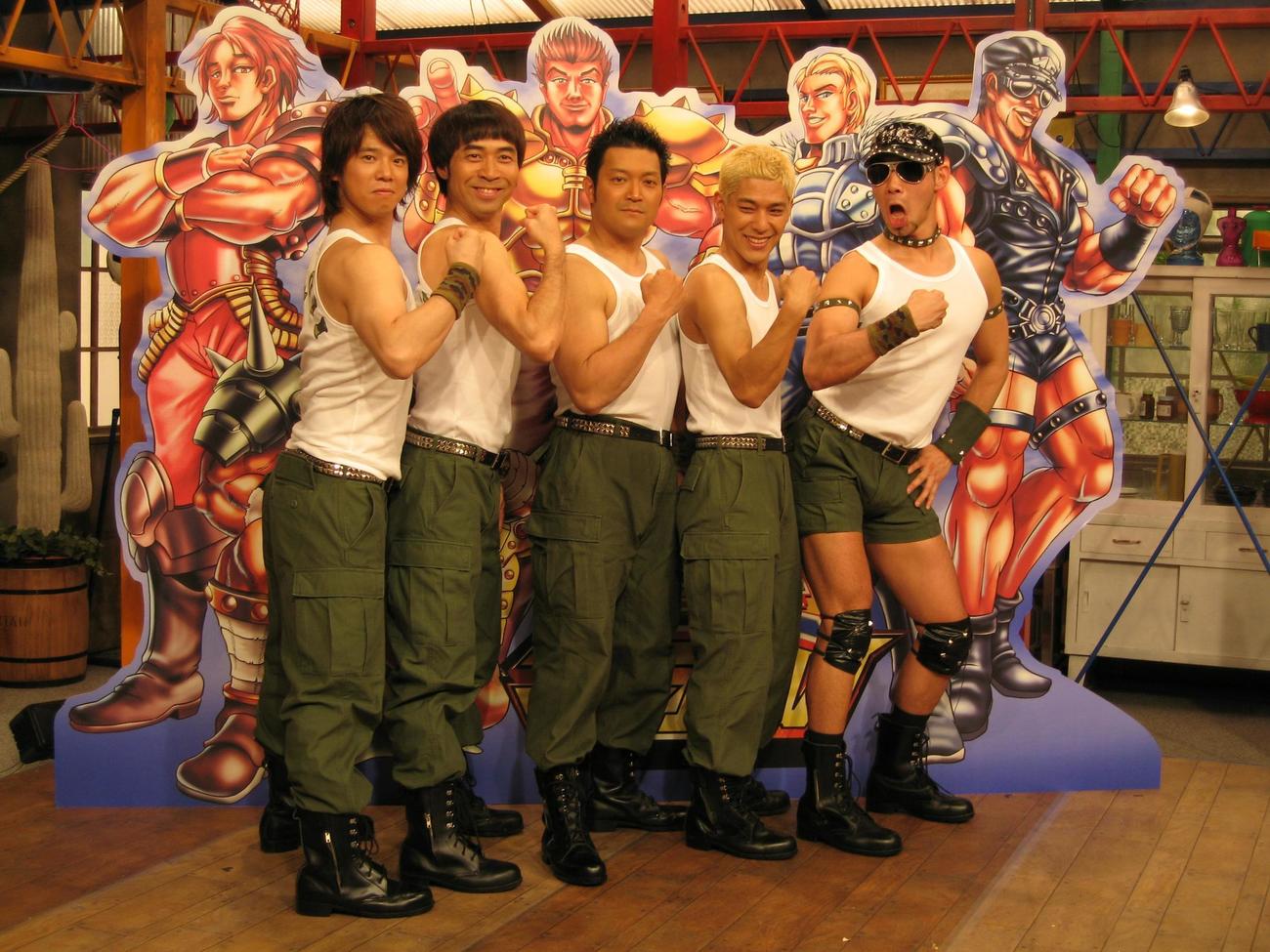 2006年、筋肉自慢の（左から）庄司智春、ワッキー、山口智充、田村亮、レイザーラモンHG