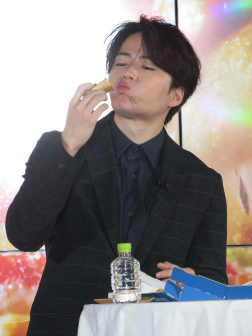 菊池風磨ユーモアたっぷり、自分を例えるなら海老「フォルムが近い。寝る時は海老みたいな体勢」