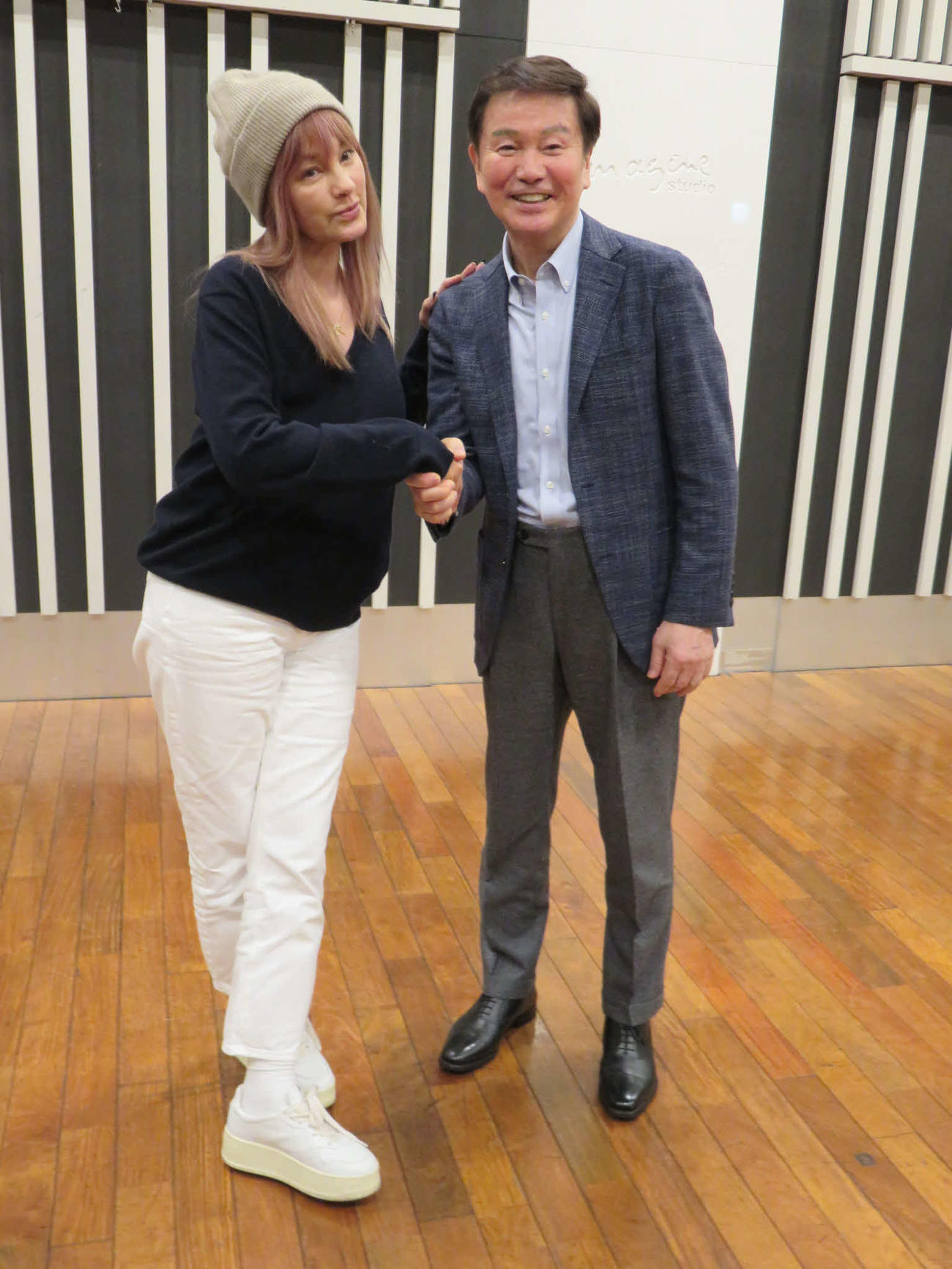 FM NACK5「青春もぎたて、朝一番！」とニッポン放送「青春の勲章はくじけない心」の収録を終えた梅宮アンナ（左）と森田健作