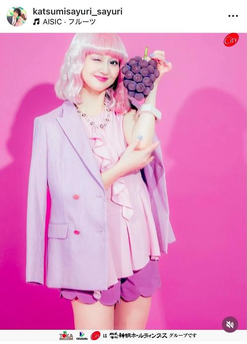 奇跡の55歳“さゆり、激変ピンク髪でキュートな姿に「アイドルにしか