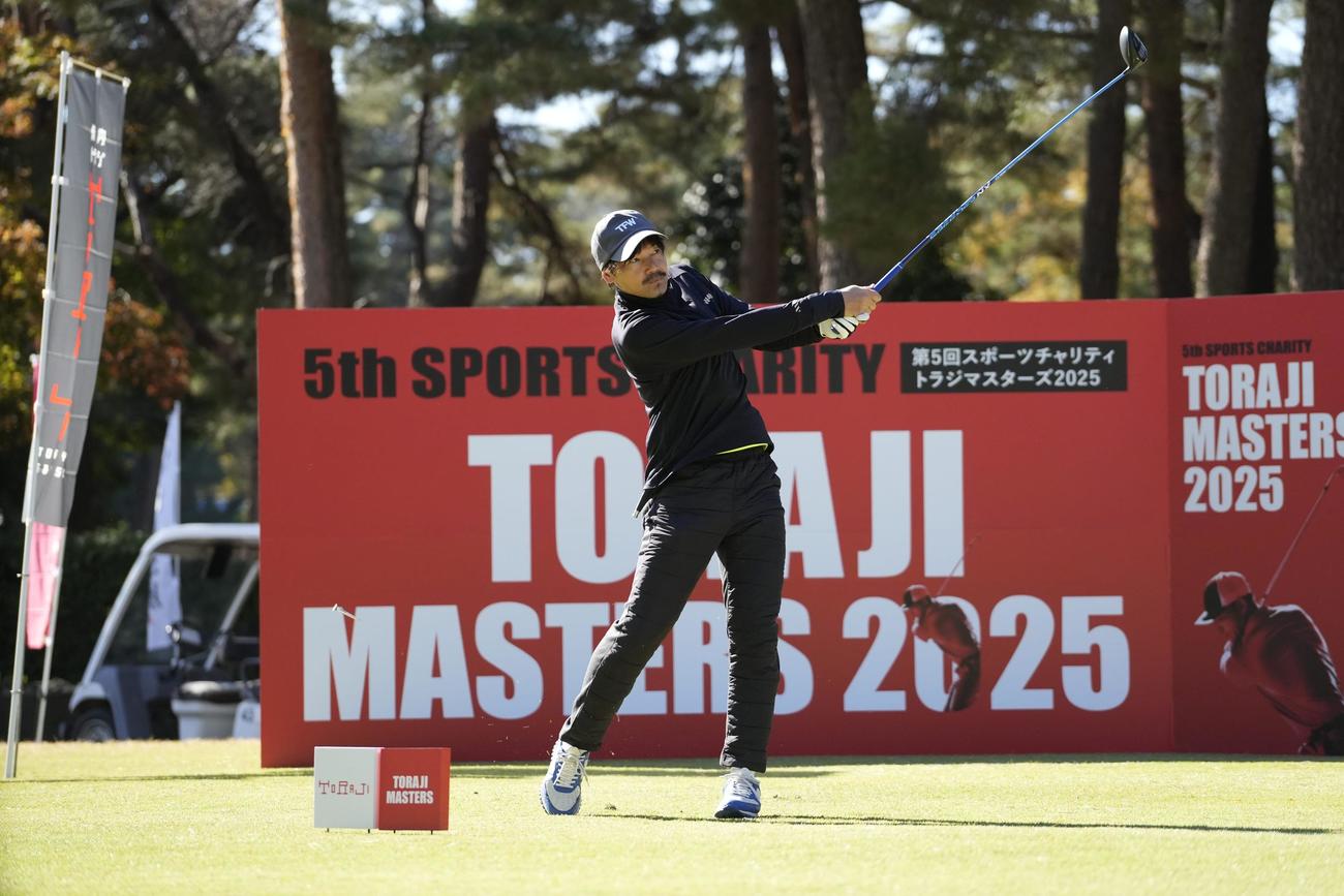 アスリート・芸能人部門優勝の松井大輔氏のスイング