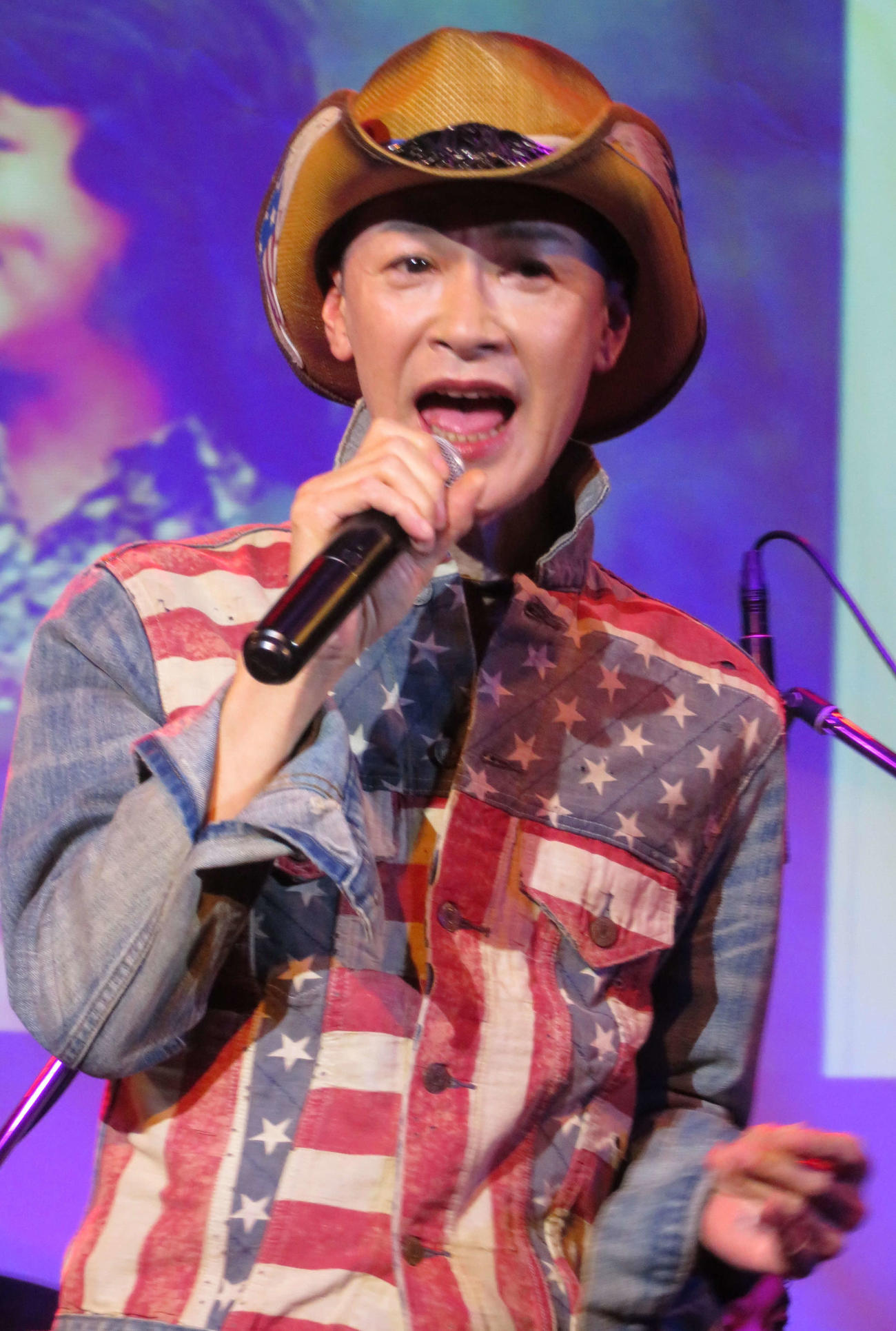 田代みどりとデュエットをした山咲トオル