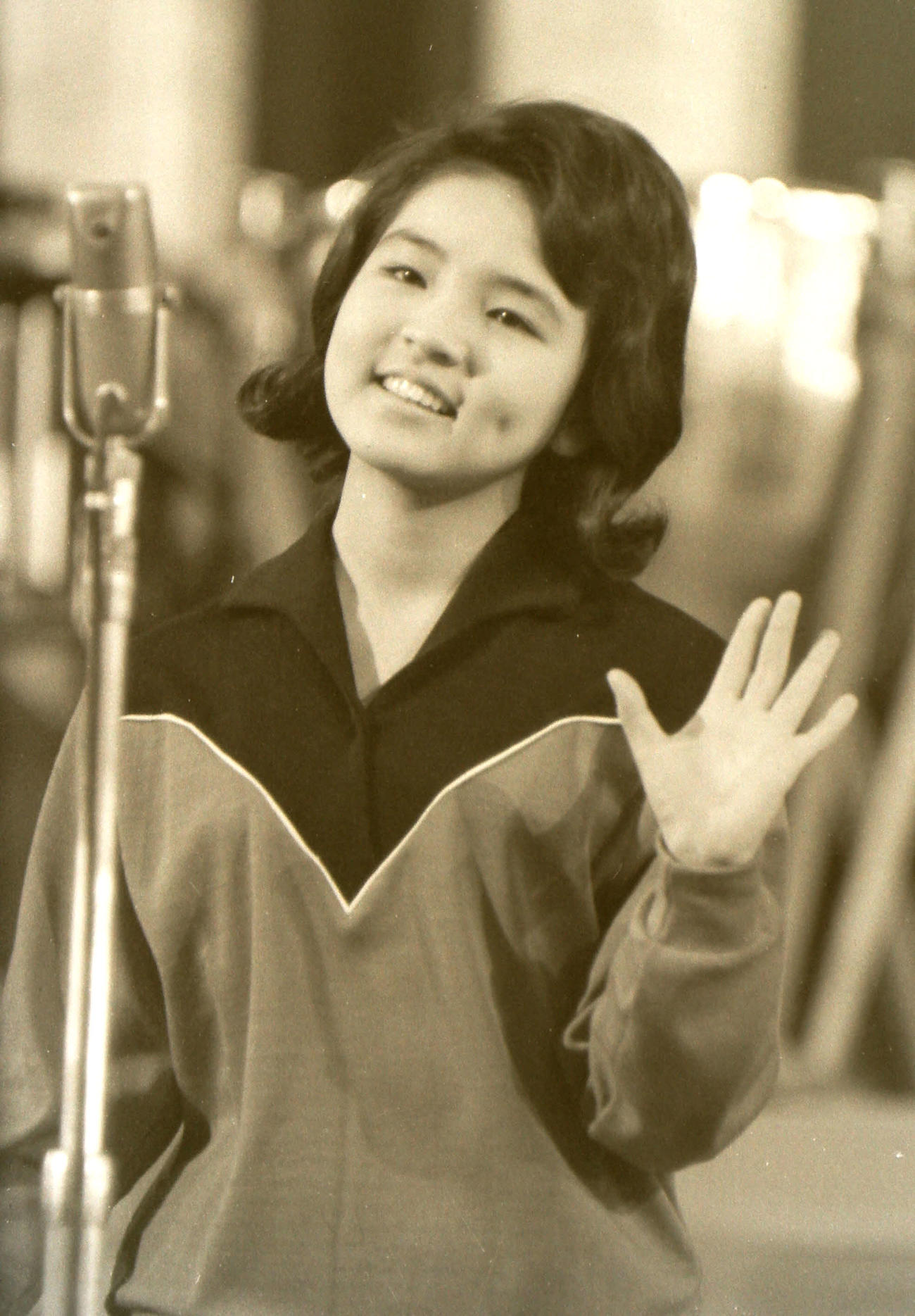 熱唱する田代みどり（1961年11月撮影）