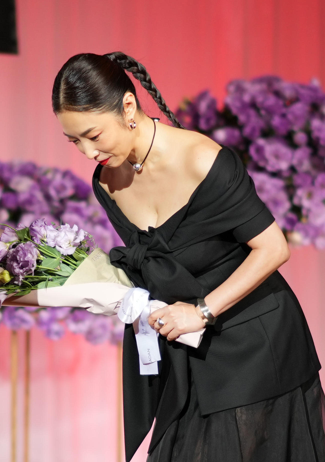 ベストドレッサー賞を受賞したMEGUMI（撮影・横山健太）