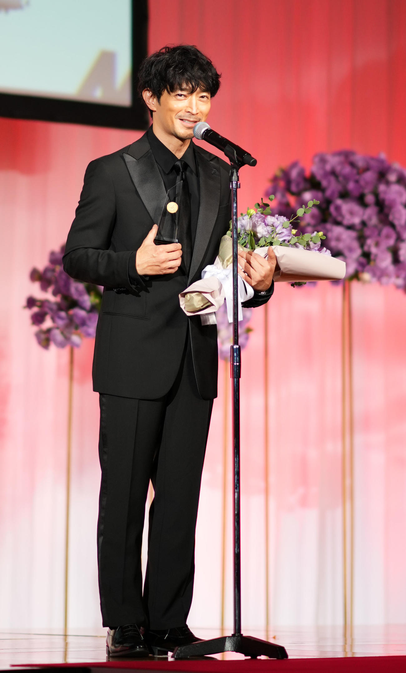 ベストドレッサー賞を受賞した喜びを語る津田健次郎（撮影・横山健太）