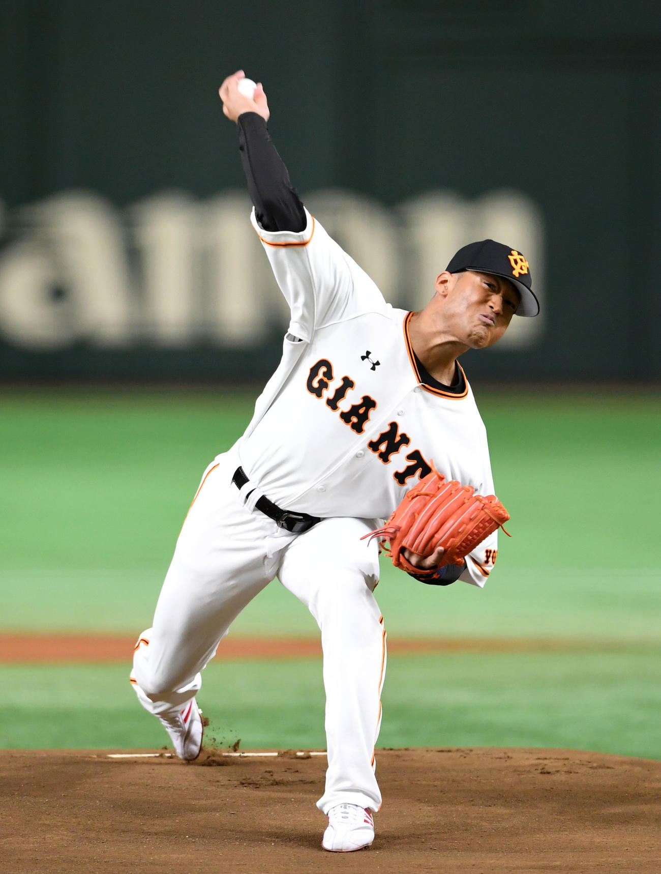 18年6月5日　交流戦　巨人対楽天　野球経験者の関口メンディーは始球式で剛速球を披露する
