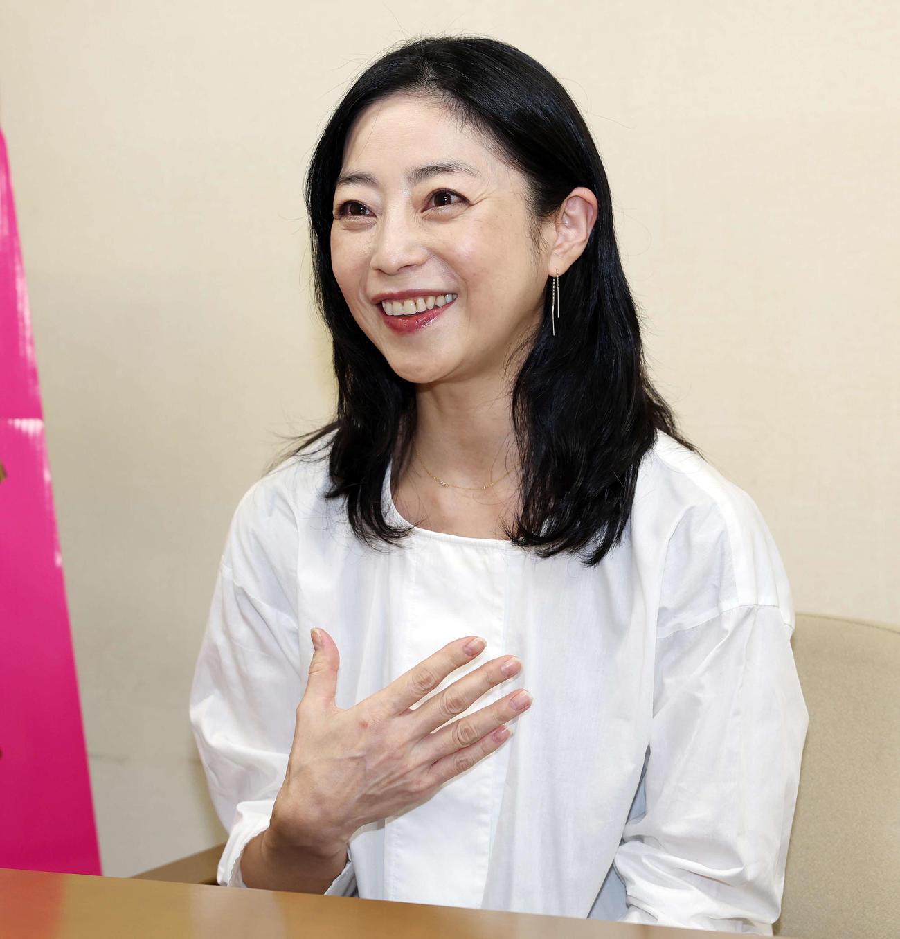 笑顔でインタビューに答える田中里衣（撮影・宮地輝）