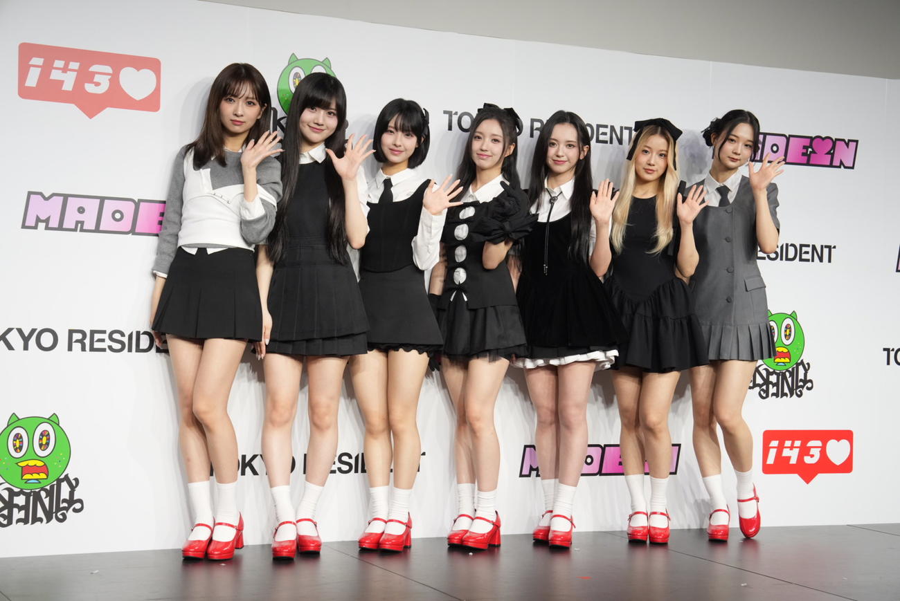 記者会見に臨むMADEIN。左からMiU、SERINA、NAGOMI、YESEO、MASHIRO、SUHYE、GAEUN（2024年9月撮影）