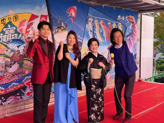 ラジオ日本「夏木ゆたかのホッと歌謡曲」の公開収録を行った、左から二見颯一、あべ由紀子、松原のぶえ、夏木ゆたか