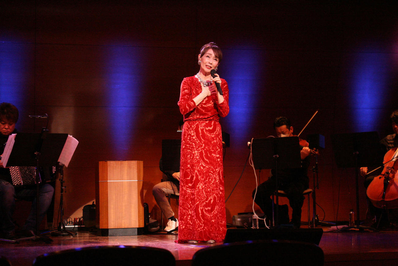 デビュー50周年記念公演を行った伊藤咲子