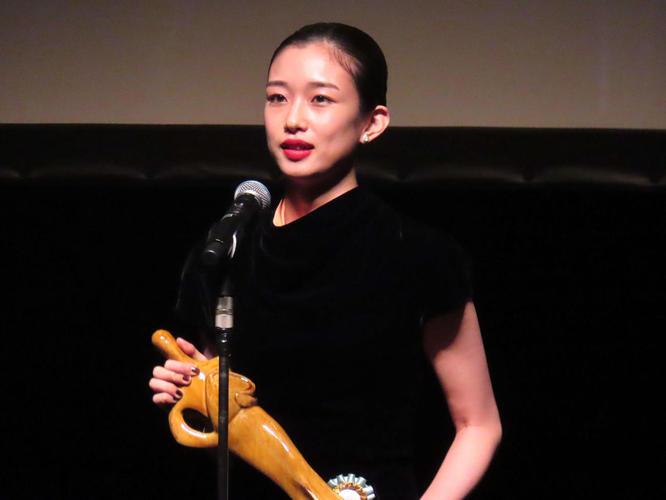 「第16回TAMA映画賞授賞式」に登壇した河合優実
