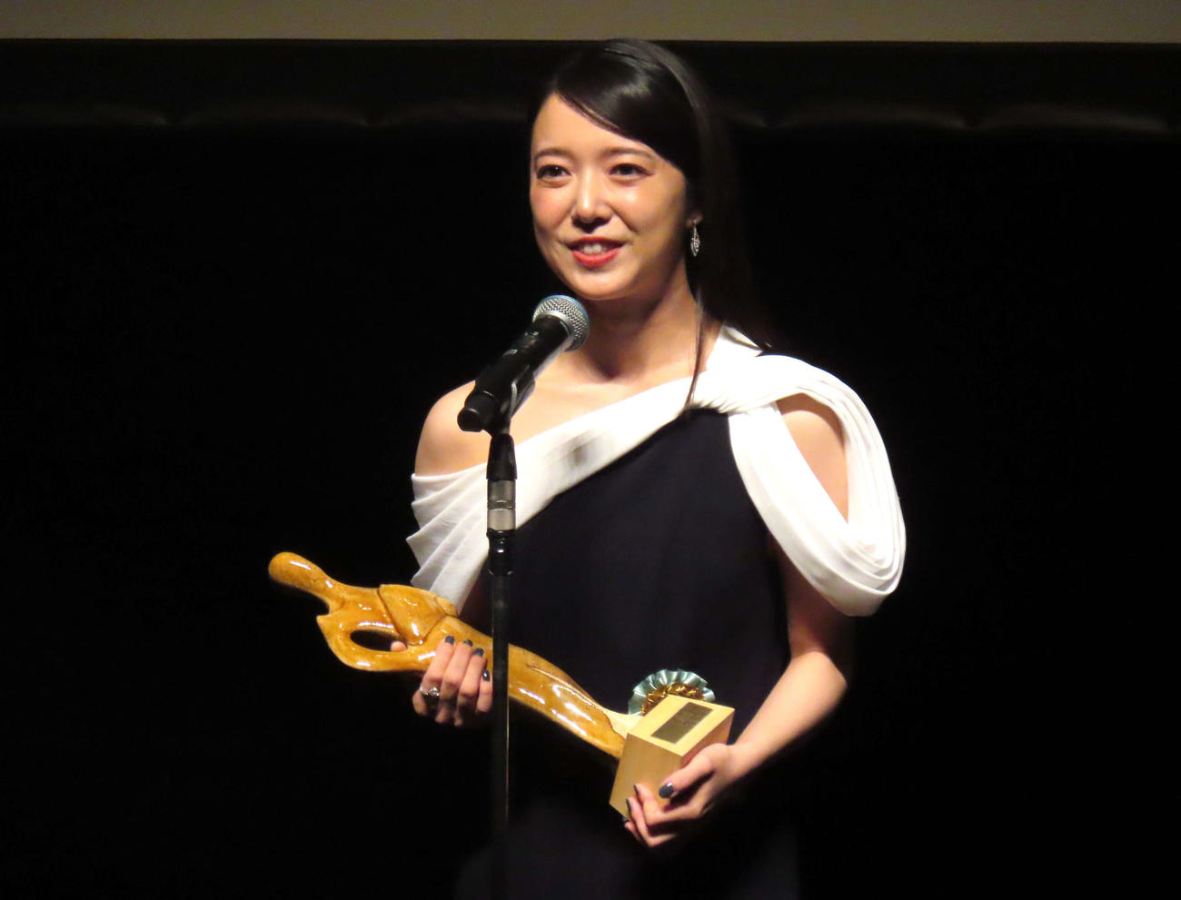「第16回TAMA映画賞授賞式」に登壇した上白石萌音