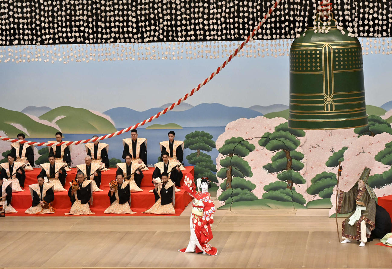 師走恒例「吉例顔見世興行　東西合同大歌舞伎」の「大津絵道成寺」で片岡愛之助の代役を務めた中村壱太郎