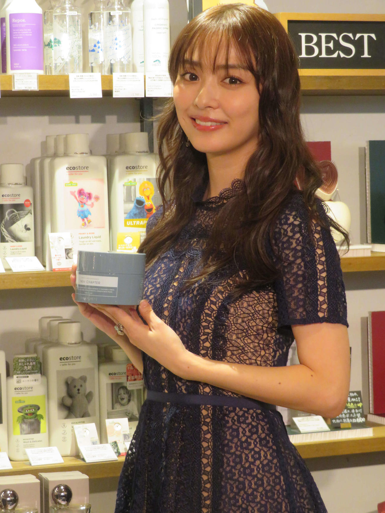「RIO UCHIDA×SINN PURETE」発売記念イベントで笑みを浮かべる内田理央（撮影・村上幸将）