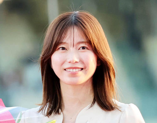 元AKB48の横山由依と純烈後上翔太が結婚発表