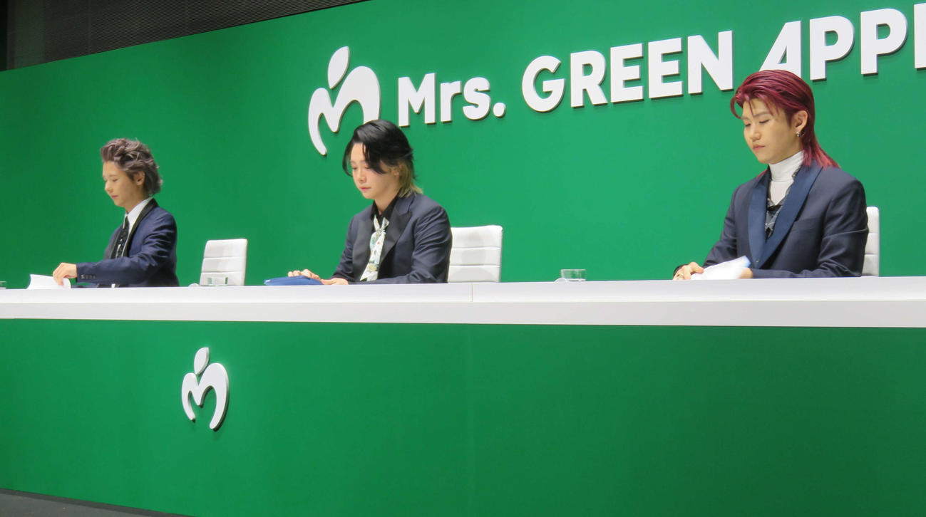 来年のデビュー10周年企画を発表したMrs. GREEN APPLE。左から藤沢涼架、大森元貴、若井滉斗