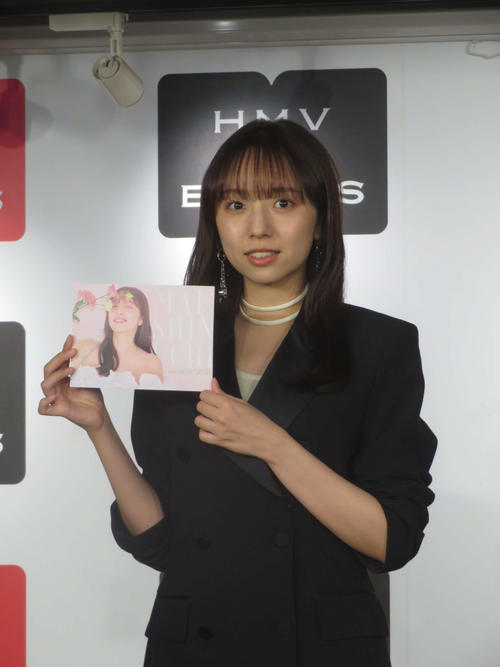 元乃木坂46新内眞衣、3年目のカレンダー「いつもより肌見せをしている