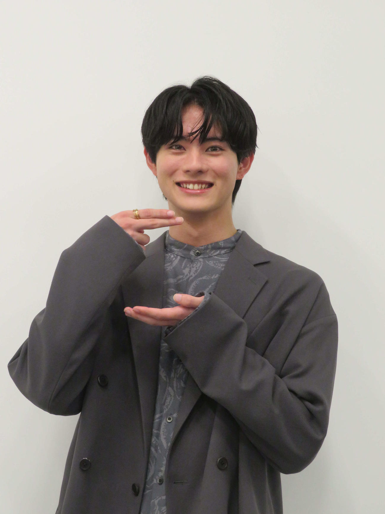 中京テレビのドラマの続編＆全国版「こんなところで裏切り飯～嵐を呼ぶ七人の役員～」へのレギュラー出演が決まった前田拳太郎（撮影・村上幸将）