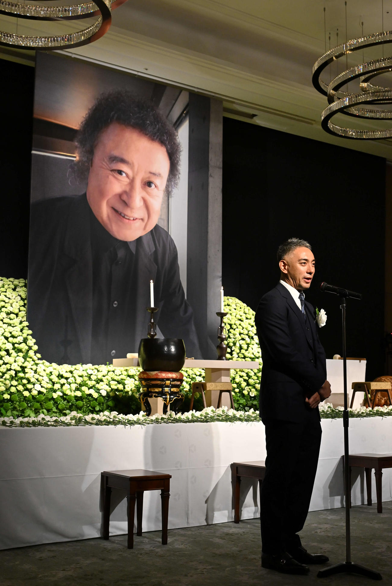 「篠山紀信先生を偲ぶ会」でスピーチする市川團十郎（C）「篠山紀信先生を偲ぶ会」実行委員会