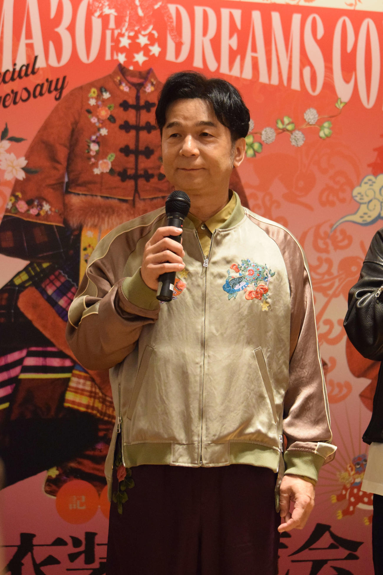 「大衣装展覧会」オープニングトークイベントに出席したドリカム中村正人（撮影・阪口孝志）