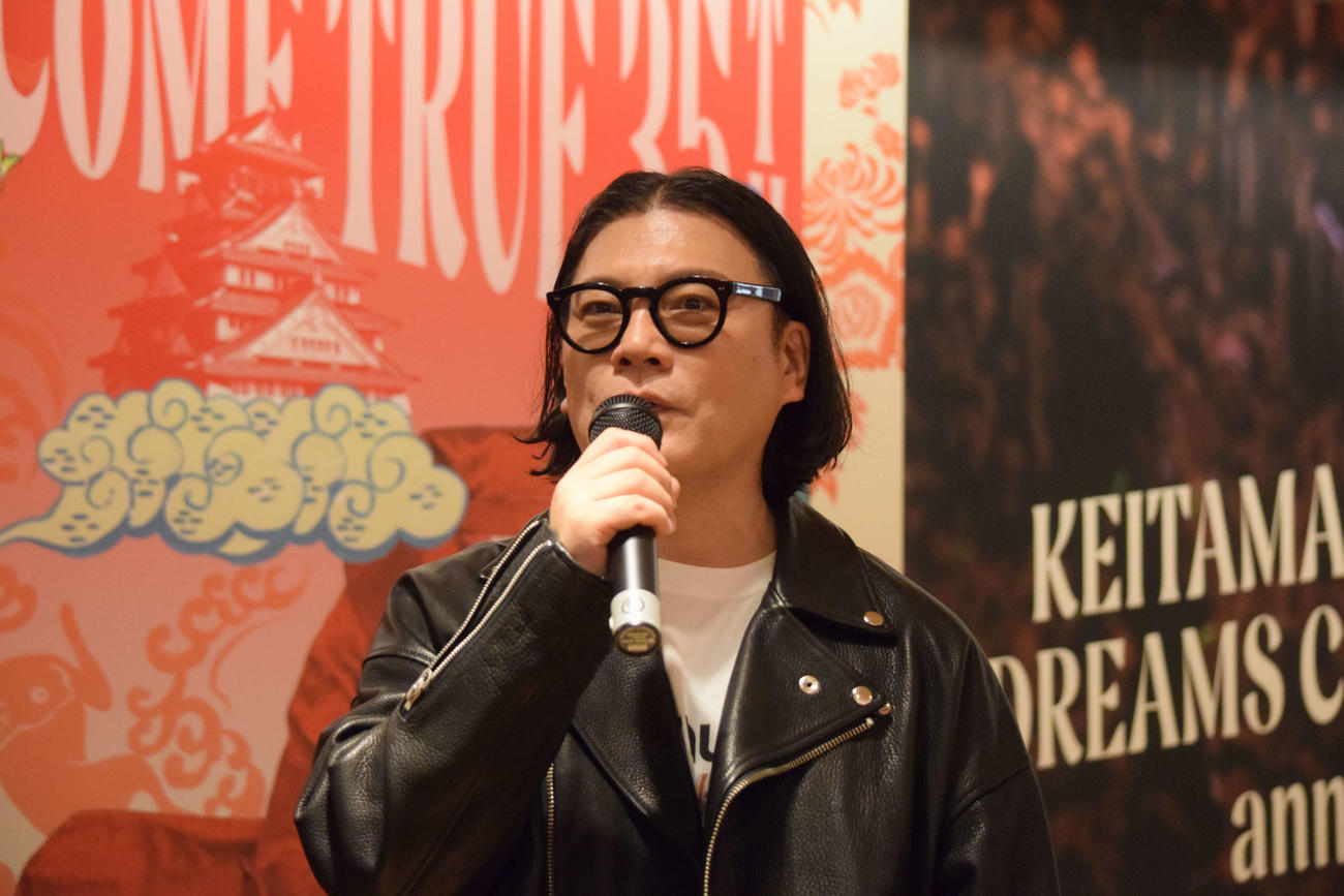 「大衣装展覧会」オープニングトークイベントに出席した丸山敬太氏（撮影・阪口孝志）