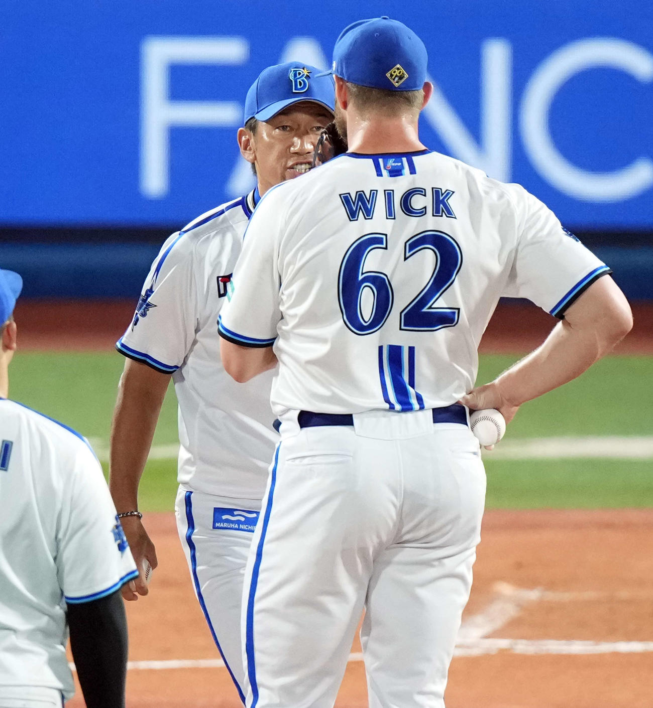 8月27日、阪神戦でDeNA三浦監督はウィックに強い口調で降板を告げる