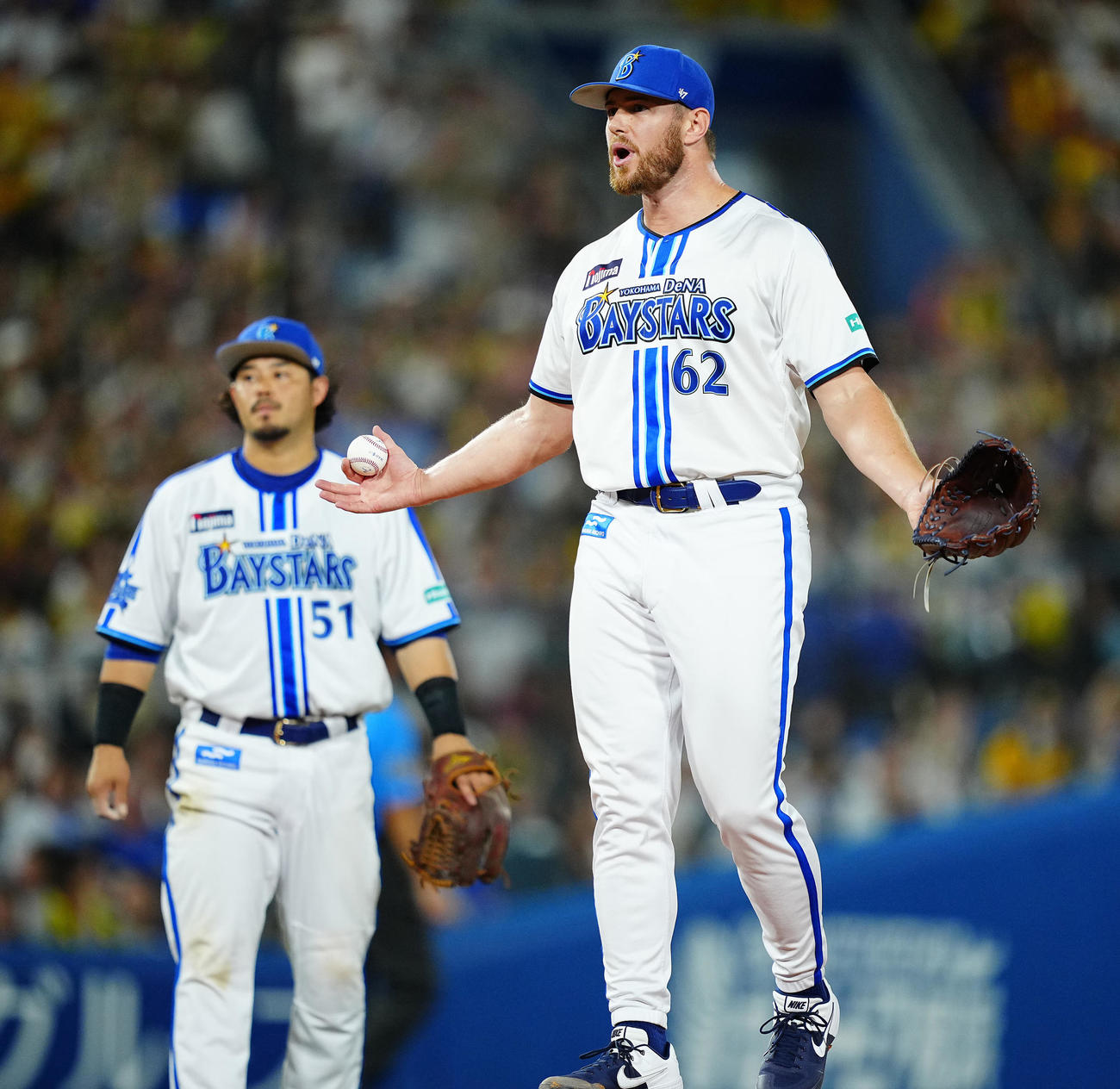 8月27日、三浦監督から降板を告げられ納得のいかない様子のウィック