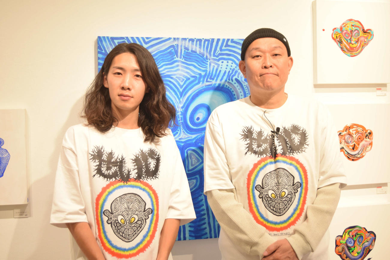 玄氏のイベントに登場した千原せいじ（右）（撮影・阪口孝志）