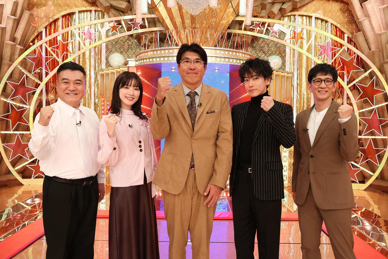 「ザ・細かすぎて伝わらないモノマネ」に出演する左から山崎弘也、永野芽郁、石橋貴明、佐藤健、柴田英嗣（C）フジテレビ