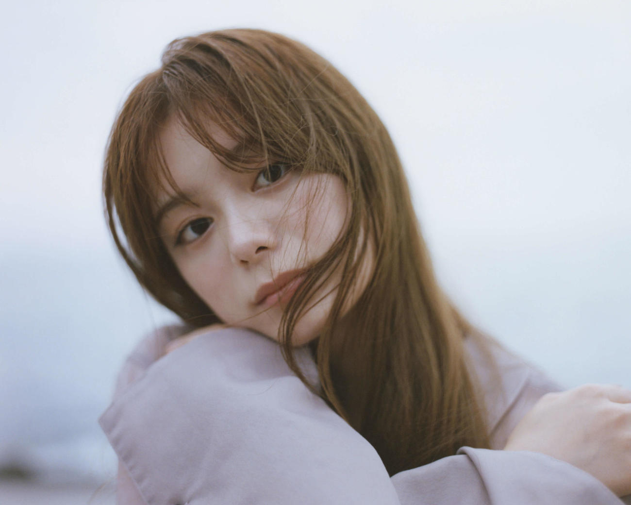 紺野彩夏ファーストフォトブック「透」の先行公開カット