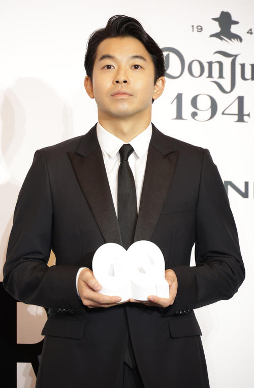 「GQ MEN OF THE YEAR 2024」ブレイクスルー・アクター賞を受賞した仲野太賀（撮影・中島郁夫）