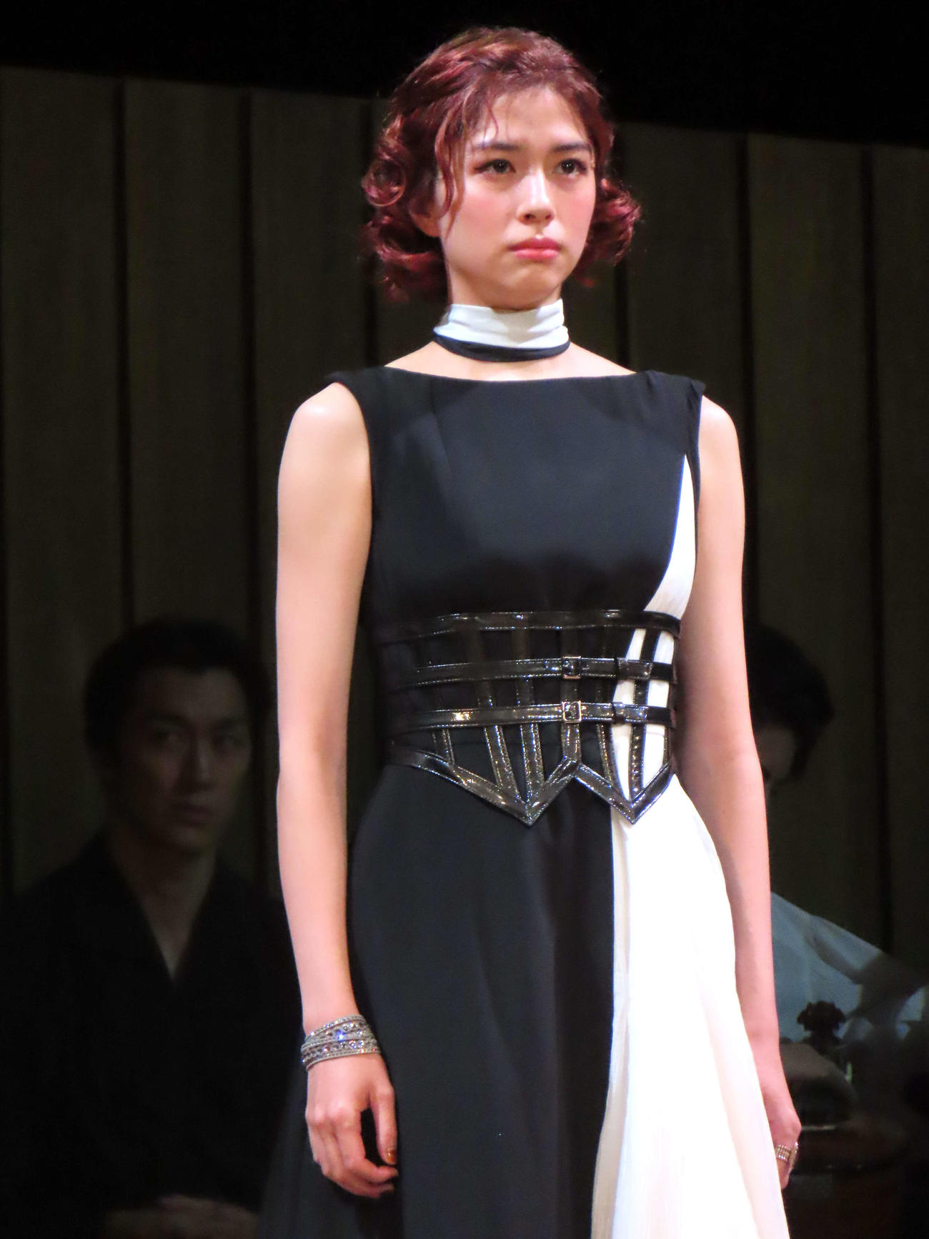舞台「ヴェニスの商人」公開舞台稽古を行う佐久間由衣