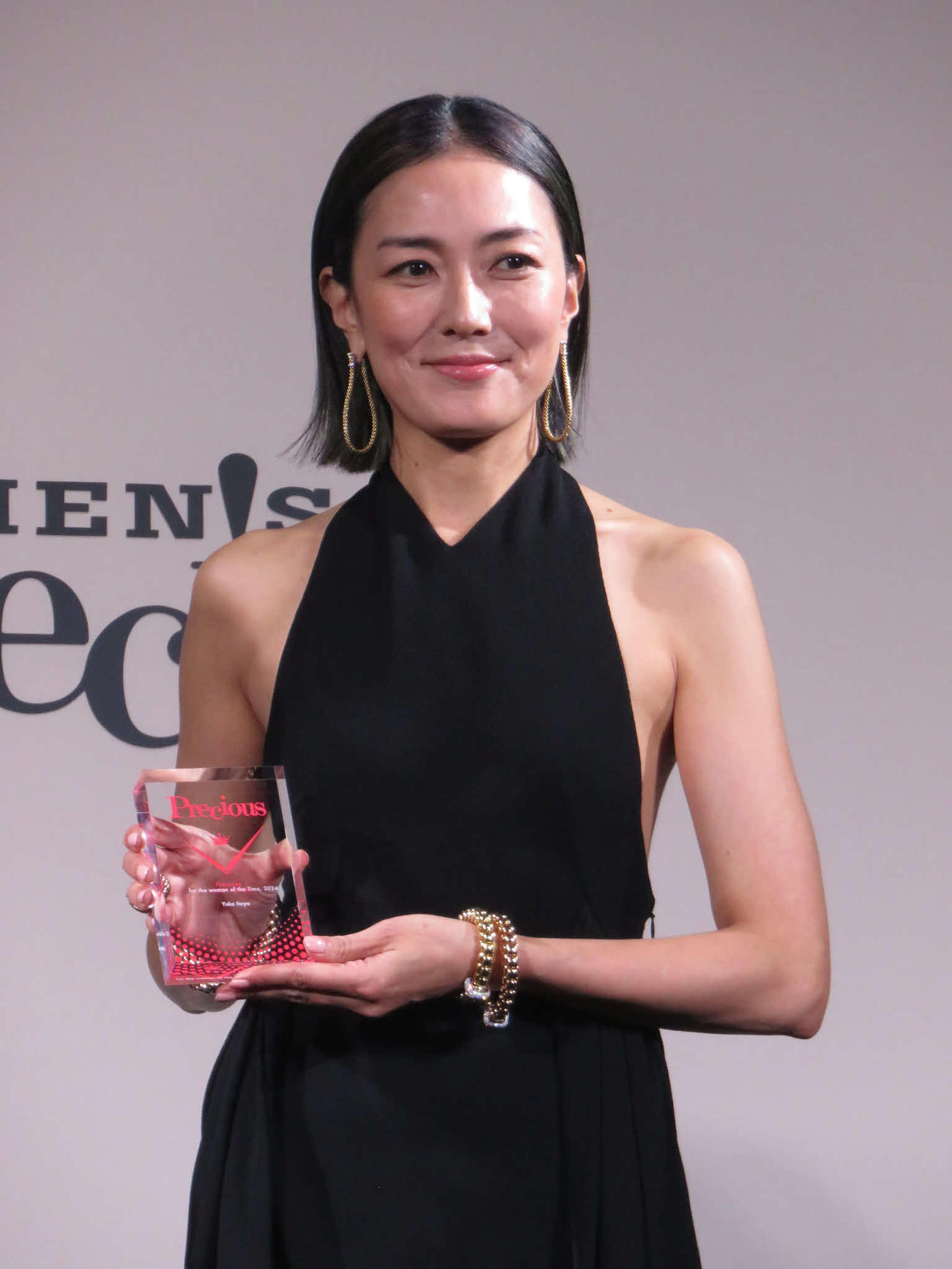 「プレシャス・ウオッチ・アワード2024」で「時の人」賞を受賞した板谷由夏