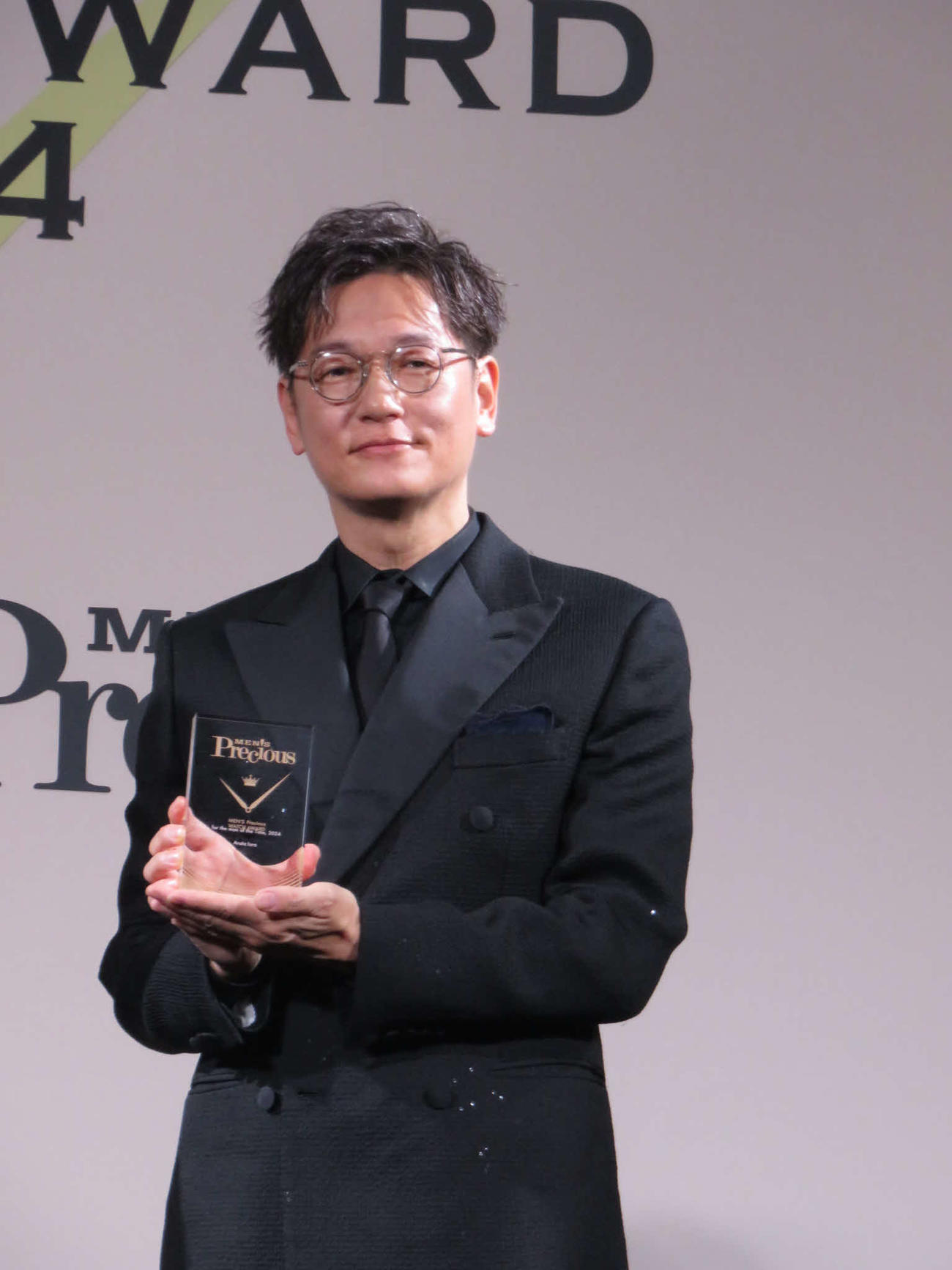 「プレシャス・ウオッチ・アワード2024」で「時の人」賞を受賞した井浦新