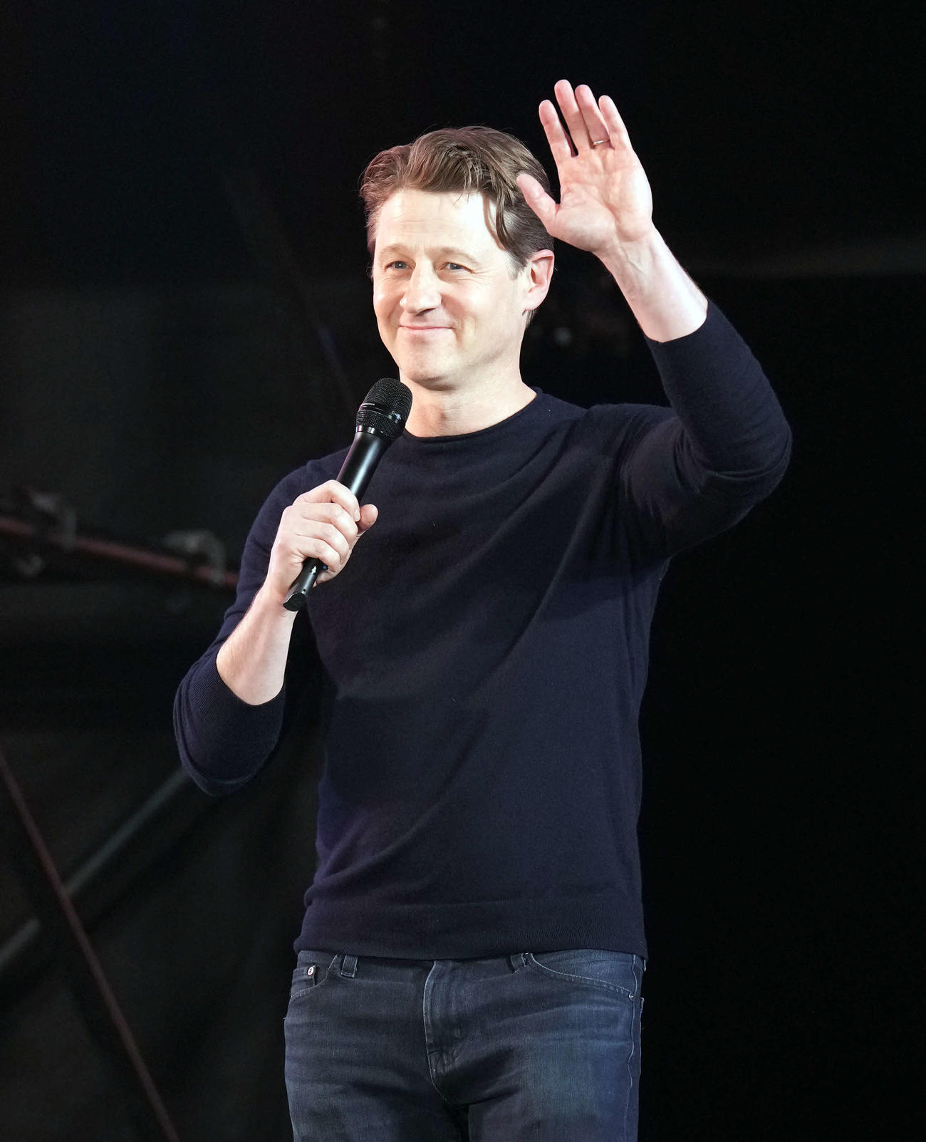 「東京コミコン2024」のオープニングセレモニーに登壇したベン・マッケンジー（撮影・たえ見朱実）
