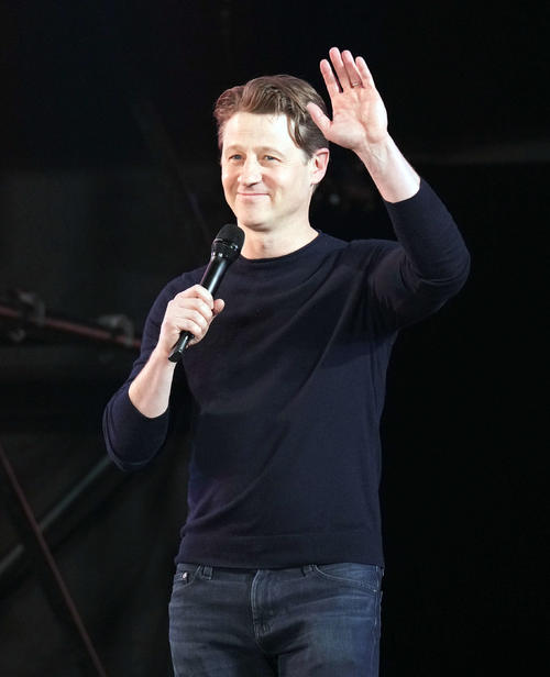 「東京コミコン2024」のオープニングセレモニーに登壇したベン・マッケンジー（撮影・たえ見朱実）