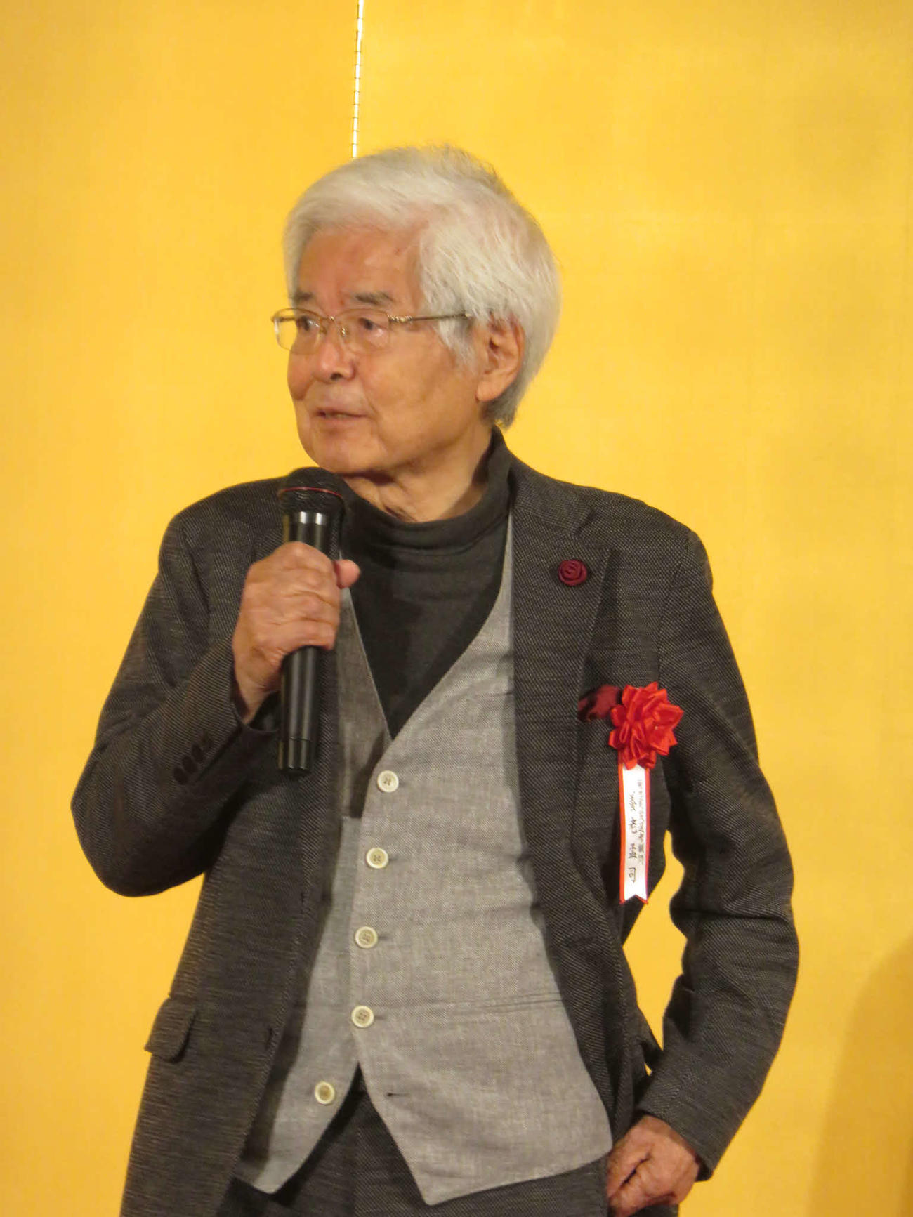 祝辞を述べる選考顧問の養老孟司氏