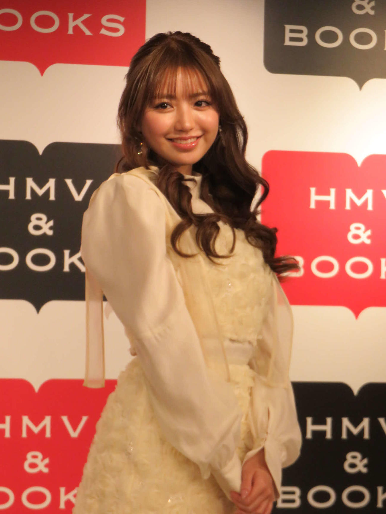 「香音　2025カレンダー」発売記念イベントを行った香音