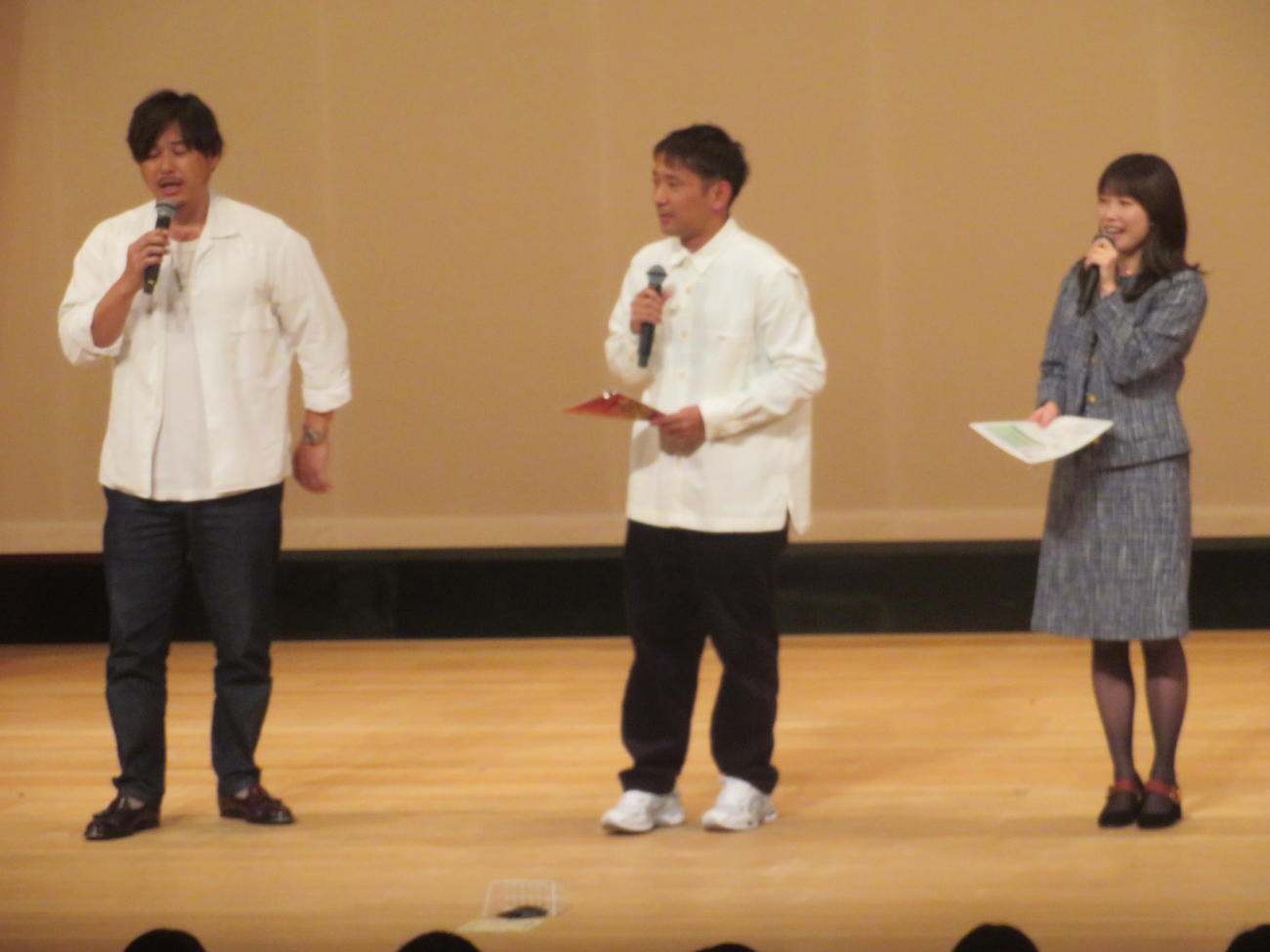 「太田プロライブ月笑2024クライマックスシリーズ」に出席した、左から平子祐希、酒井健太、横山由依