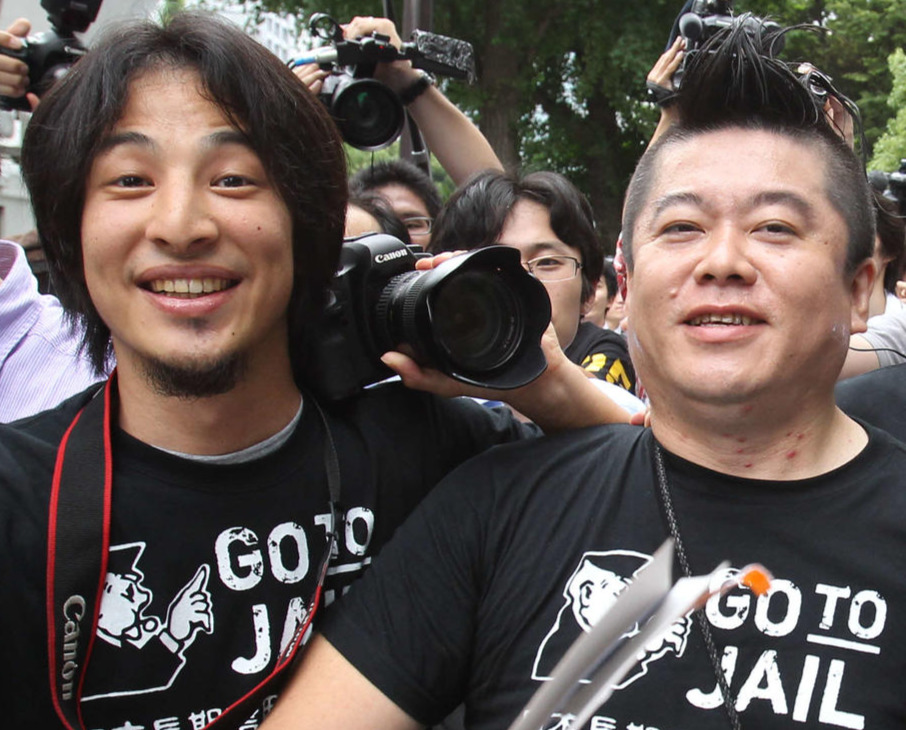 西村博之氏と堀江貴文氏（右）（2011年6月撮影）
