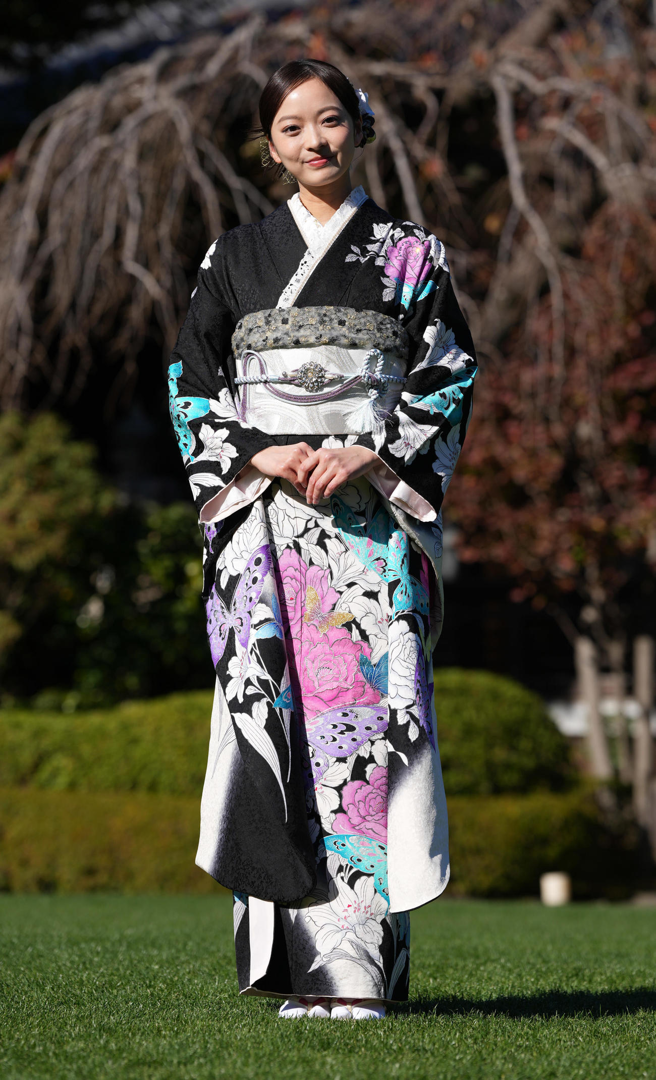 「オスカープロモーション2025年晴れ着撮影会」で写真に納まる川瀬莉子（撮影・鈴木みどり）