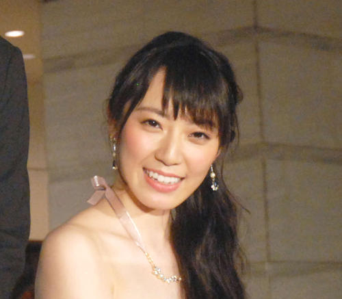 元AKB松井咲子、純白ドレスで「楽しすぎる１日が」誕生日報告　昨年コンビ解散のピン芸人と結婚